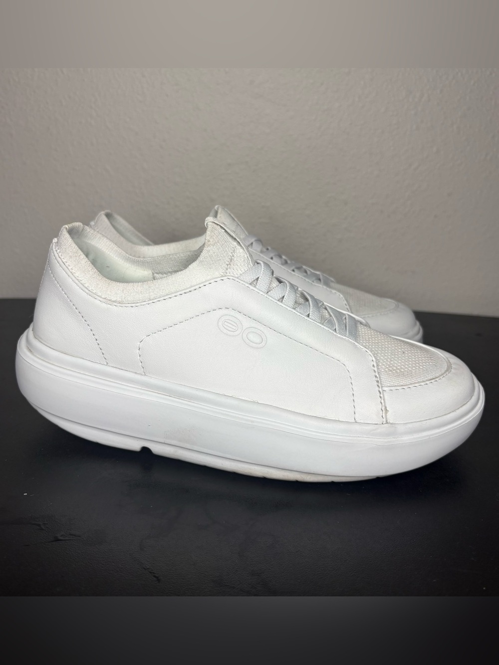 Oofos OOmg Club+ Sneakers Womens 7.5 White Leather Recovery Comfort Shoes 7070 - Picture 5 of 7